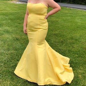 Size 16 Yellow Mermaid Style Prom Gown